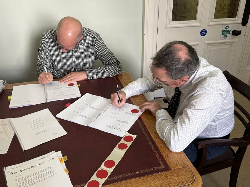 RAS President Mike Lockwood (right) and Geophysics Secretary James Hammond (left) officially sign a 999-year lease on the Society's London headquarters.