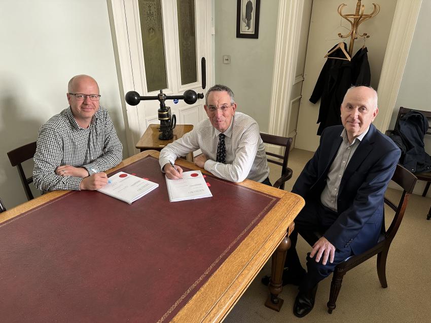 RAS President Mike Lockwood (centre), Geophysics Secretary James Hammond (left) and Executive Director Philip Diamond (right) signing the RAS lease agreement for Burlington House.