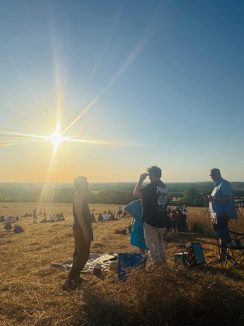 People view the eclipse in Oxfordshire
