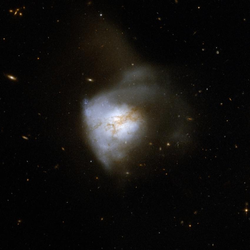 Image of Arp220 from the Hubble Space Telescope showing the large scale structure of the merging system.